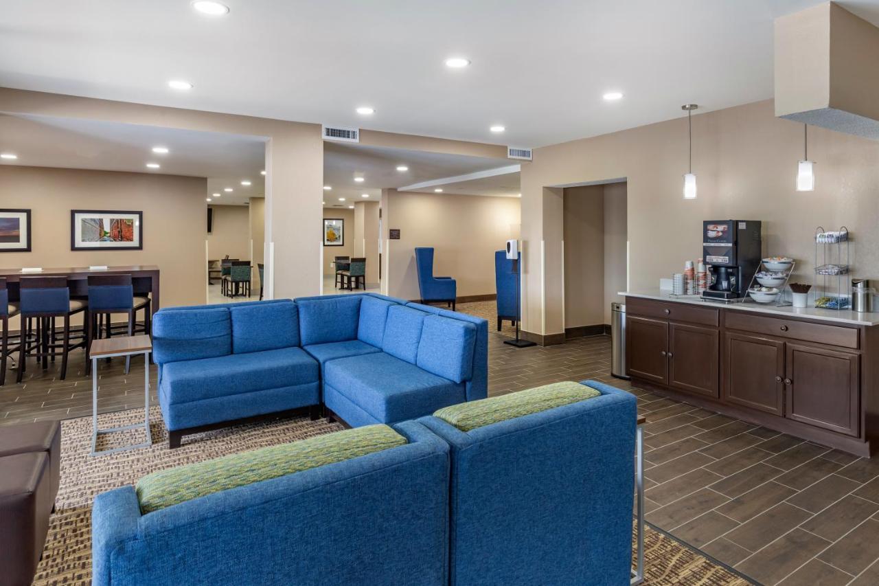 Comfort Inn & Suites Spring Lake - Fayetteville Near Fort Liberty Extérieur photo