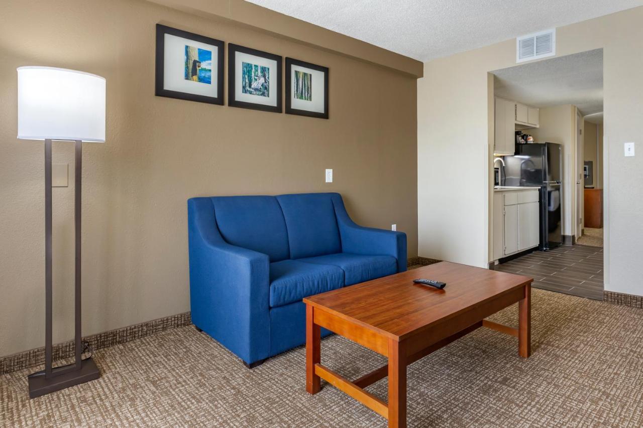 Comfort Inn & Suites Spring Lake - Fayetteville Near Fort Liberty Extérieur photo